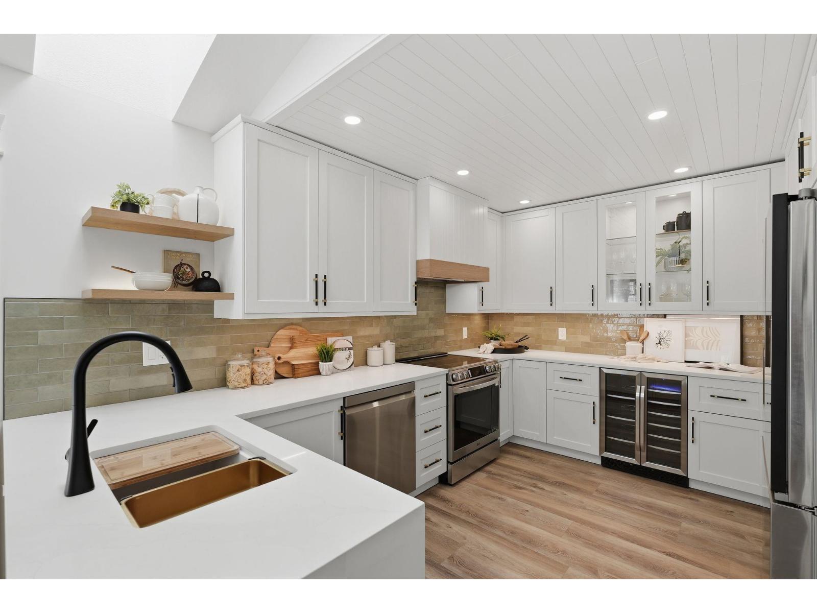 100 8737 212 STREET, Langley