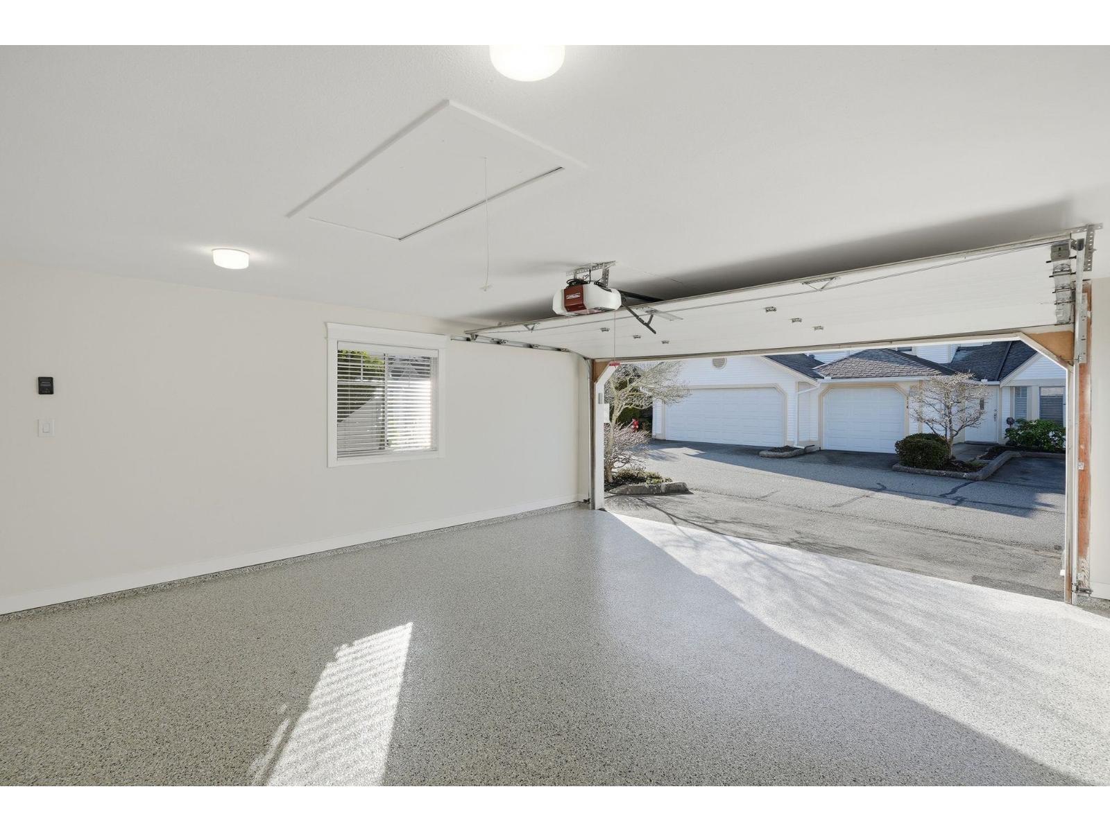 100 8737 212 STREET, Langley