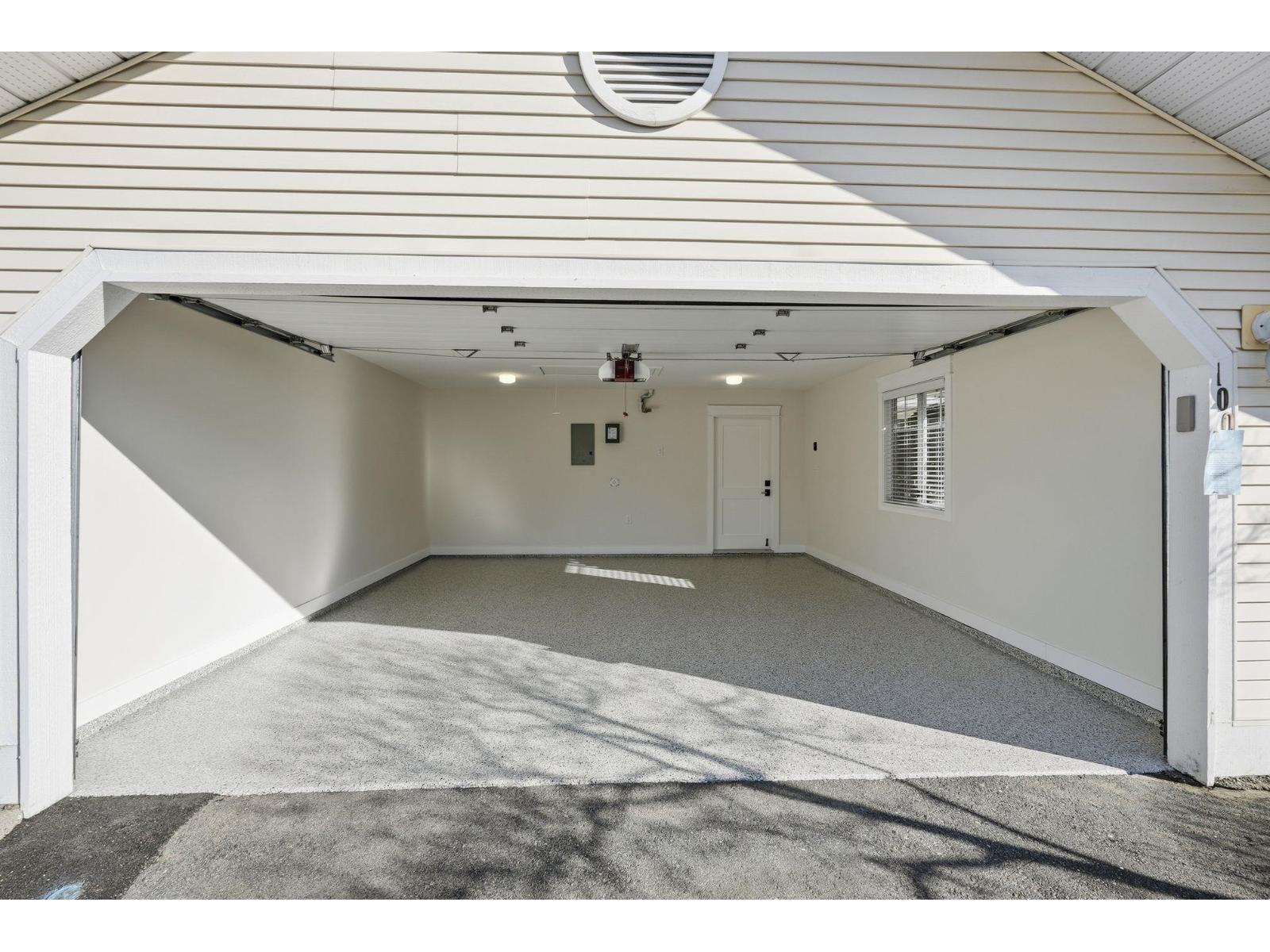 100 8737 212 STREET, Langley