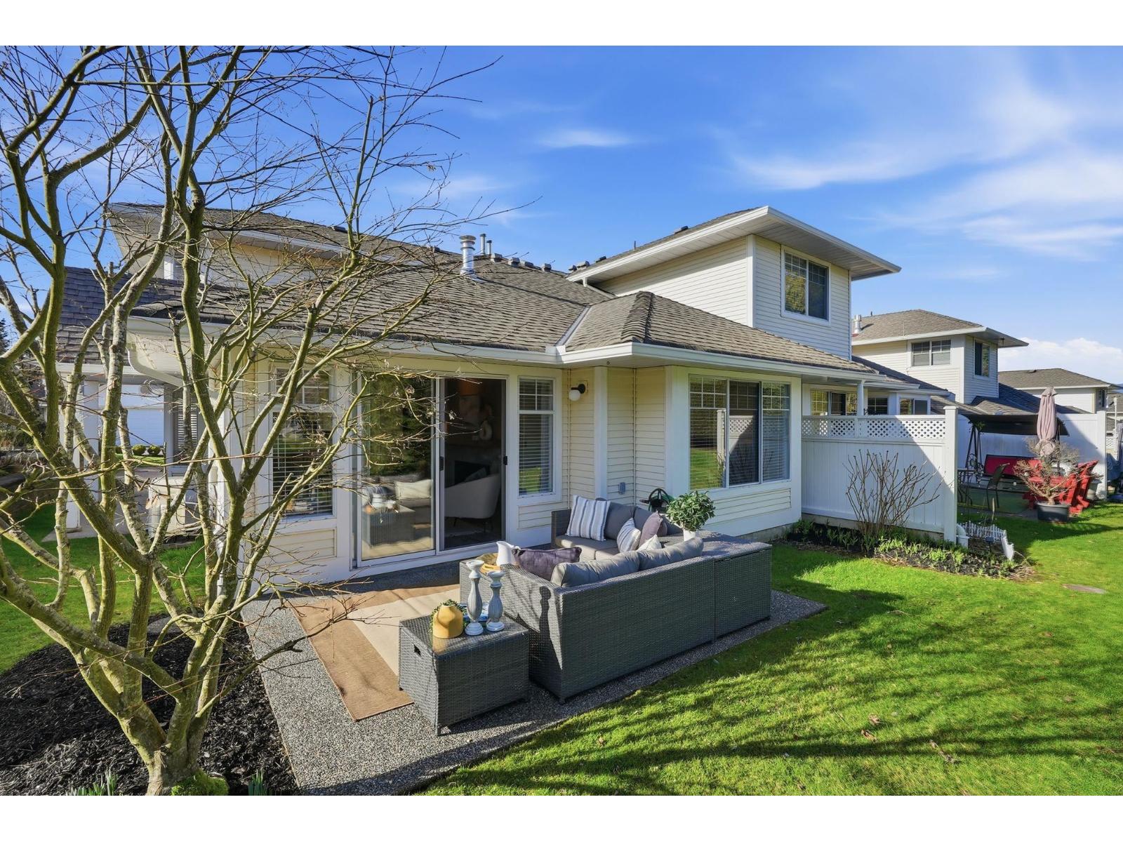 100 8737 212 STREET, Langley