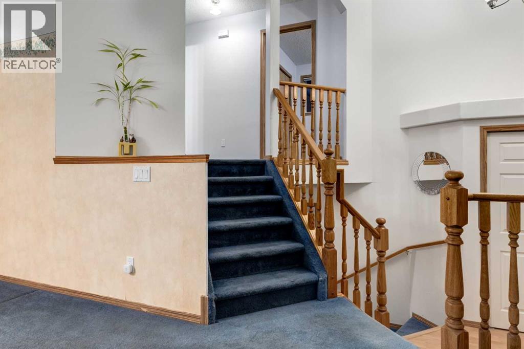 Single Family House 3 Level for Sale in  Somercrest Circle SW Somerset Calgary 