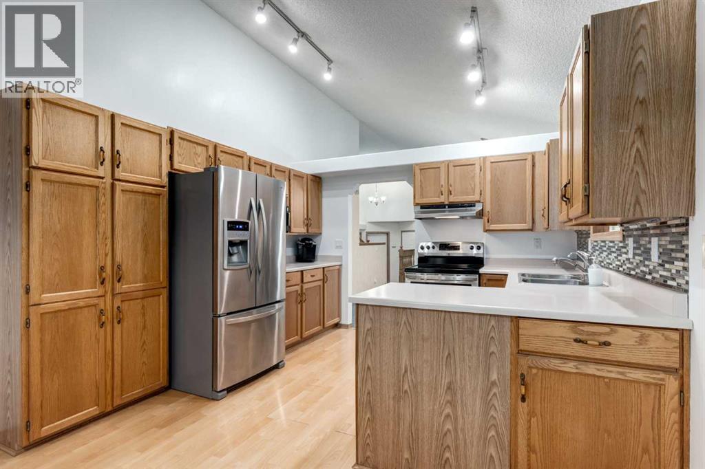 Single Family House 3 Level for Sale in  Somercrest Circle SW Somerset Calgary 