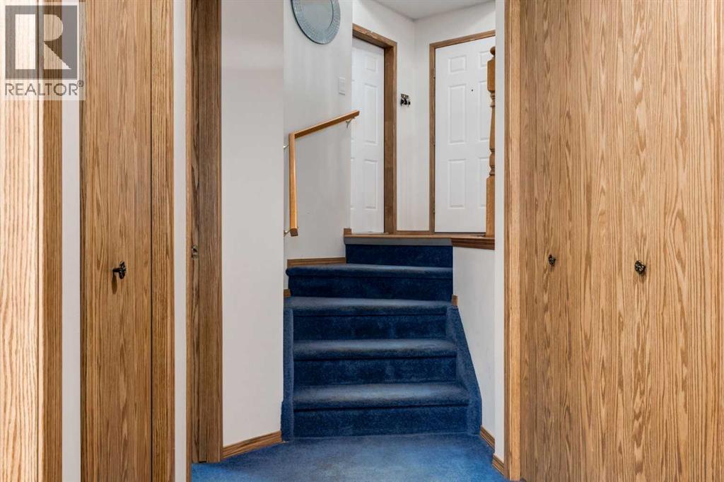 Single Family House 3 Level for Sale in  Somercrest Circle SW Somerset Calgary 