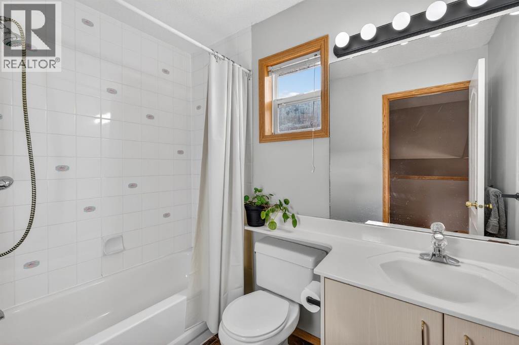 Single Family House 4 Level for Sale in  Coventry Green NE Coventry Hills Calgary 