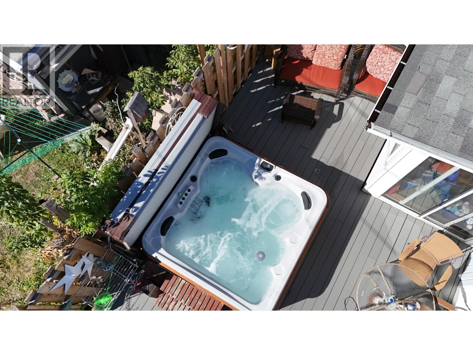 #18 1401 NICOLA AVENUE - 21