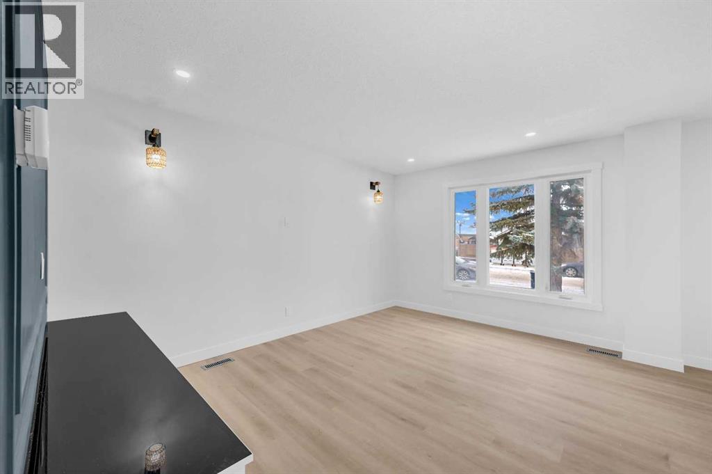 Single Family House for Sale in  Erin Ridge Road SE Erin Woods Calgary 