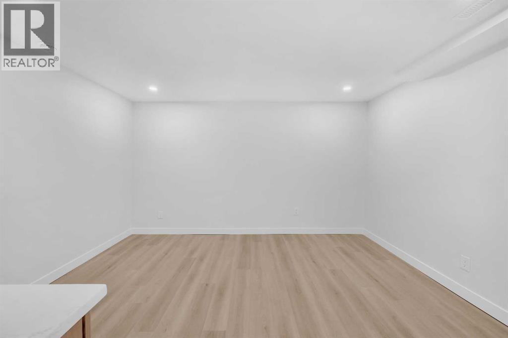 Single Family House for Sale in  Erin Ridge Road SE Erin Woods Calgary 