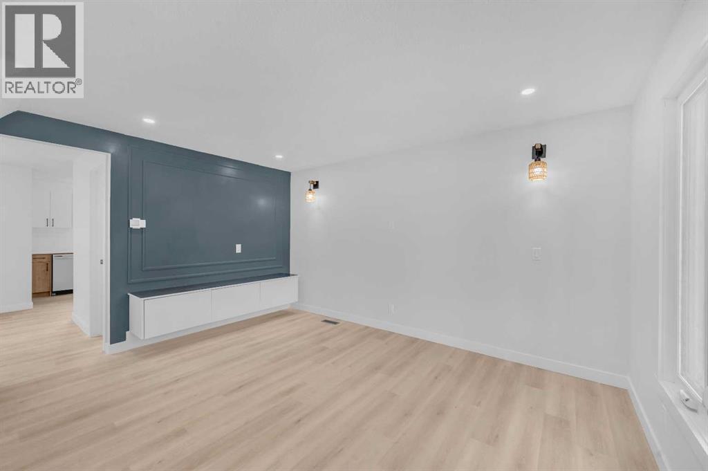 Single Family House for Sale in  Erin Ridge Road SE Erin Woods Calgary 