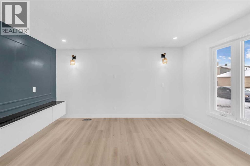 Single Family House for Sale in  Erin Ridge Road SE Erin Woods Calgary 