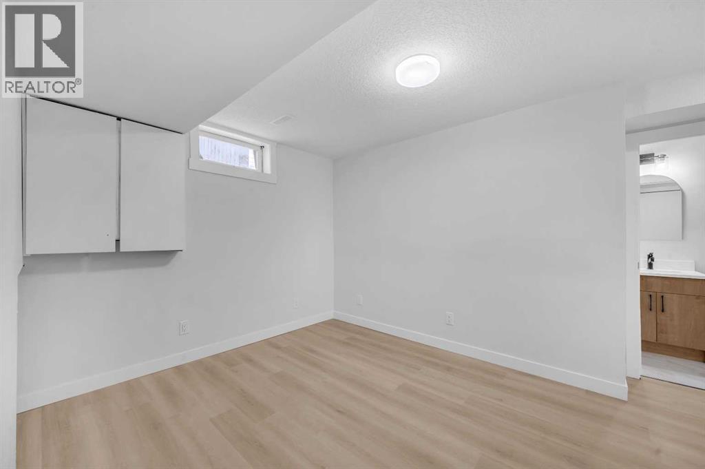 Single Family House for Sale in  Erin Ridge Road SE Erin Woods Calgary 