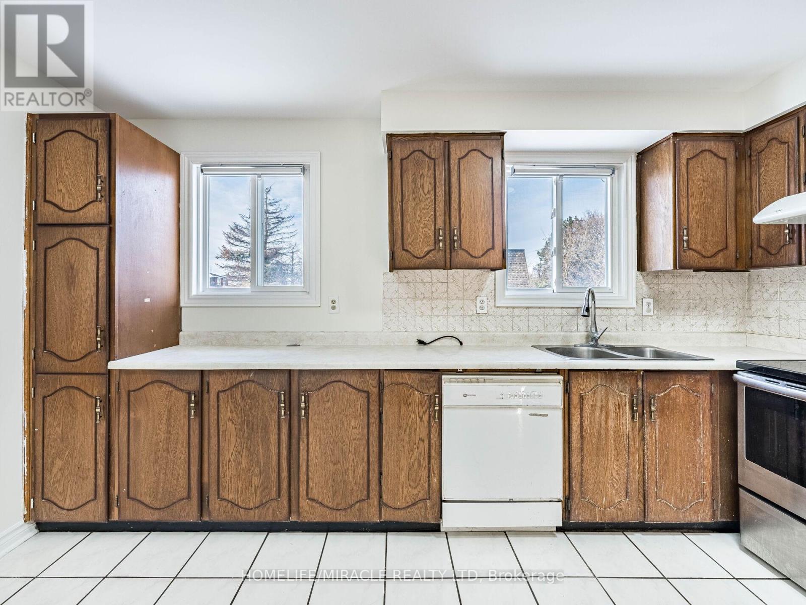 209 APACHE TRAIL - 11