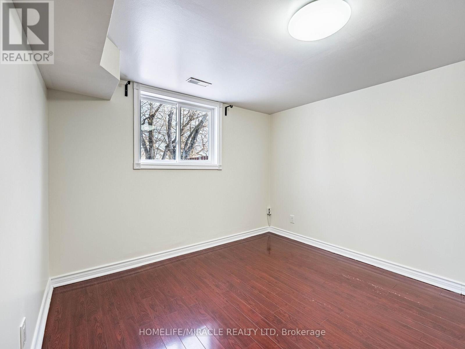 209 APACHE TRAIL - 31