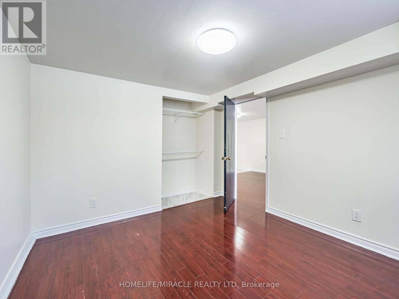 209 APACHE TRAIL - 32