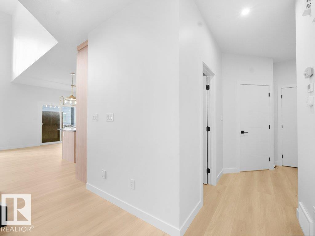 3312 Chickadee Dr NW, Edmonton