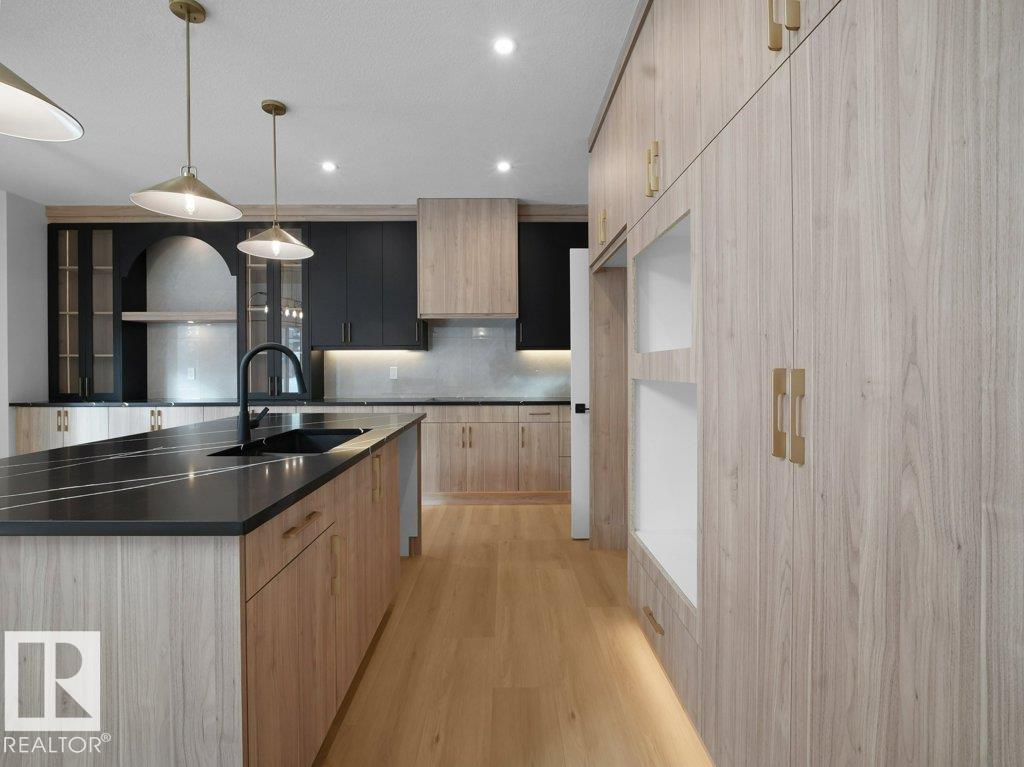 3312 Chickadee Dr NW, Edmonton