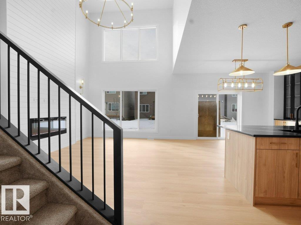 3312 Chickadee Dr NW, Edmonton