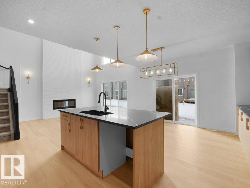 3312 Chickadee Dr NW, Edmonton