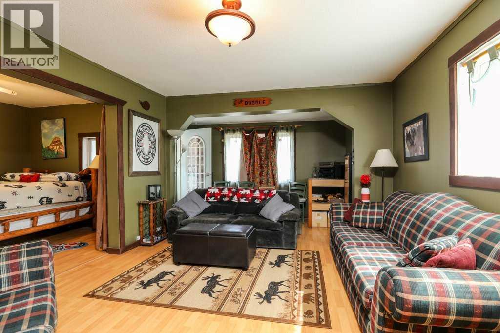 1310 83 Street - Photo 3 of 31, Coleman, Alberta