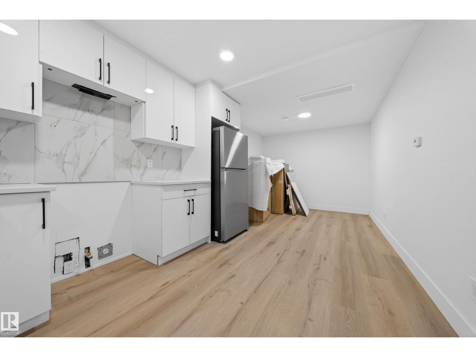 
          132 29 Street SW
            <br/>
            <span>Edmonton</span>
            , 
            <span>AB</span>
             <span>T6X3E2</span>
         - Photo 20