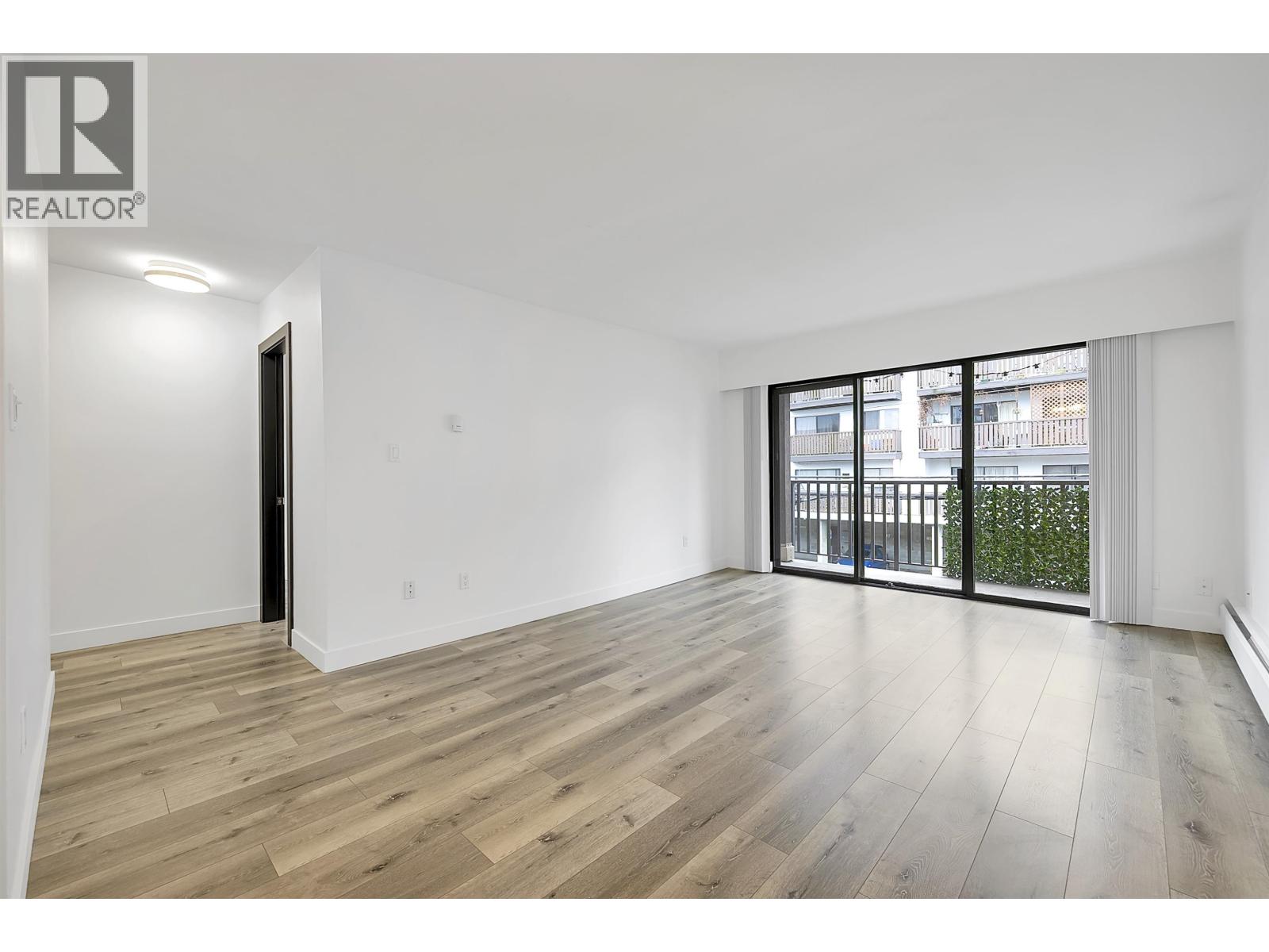 302 170 E 3RD STREET, North Vancouver