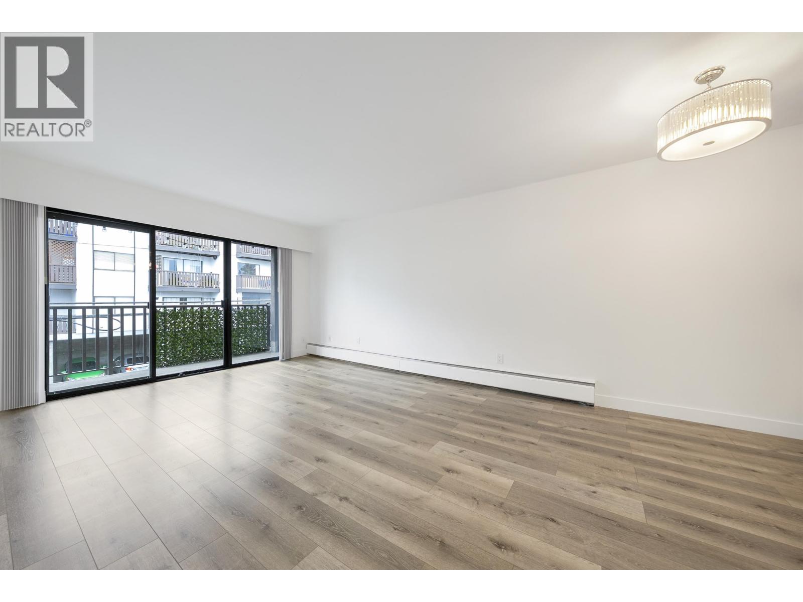 302 170 E 3RD STREET, North Vancouver