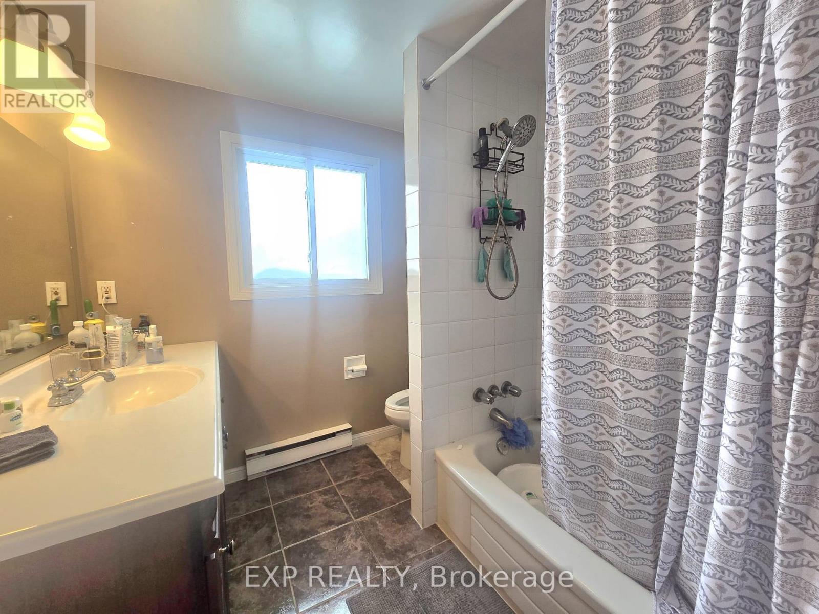 #44 700 HARMONY ROAD N - 20
