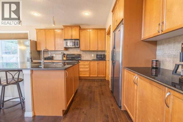 Single Family House for Sale in  Crestmont Way SW Crestmont Calgary 