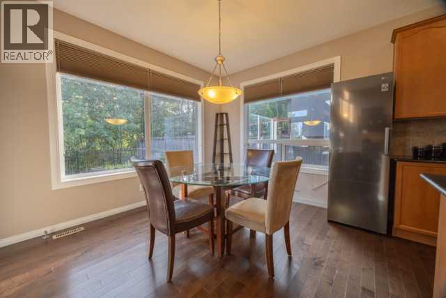 Single Family House for Sale in  Crestmont Way SW Crestmont Calgary 