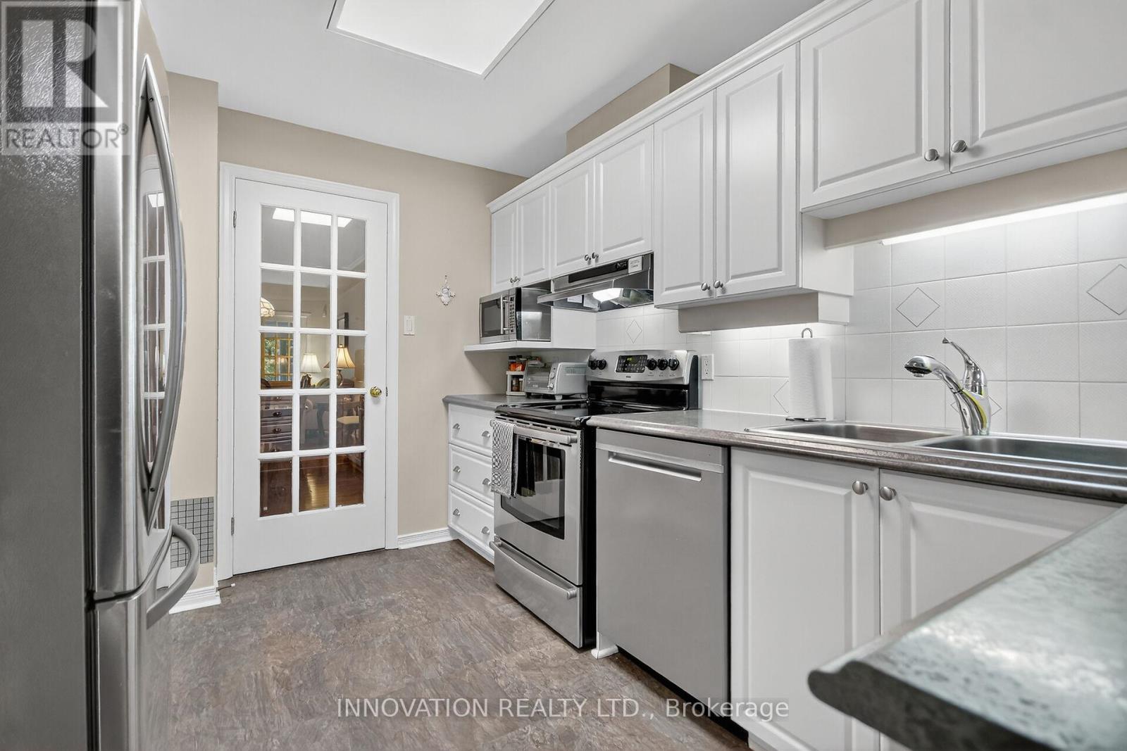 9 HEATHER GLEN COURT - 18