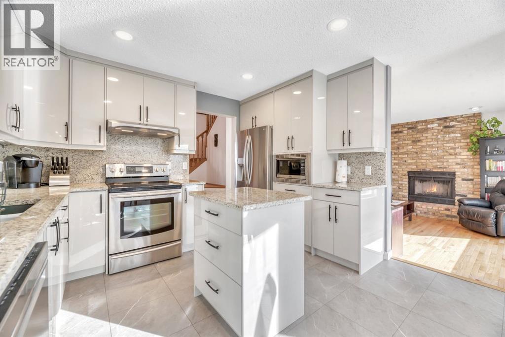 Single Family House for Sale in  Hawkwood Boulevard NW Hawkwood Calgary 