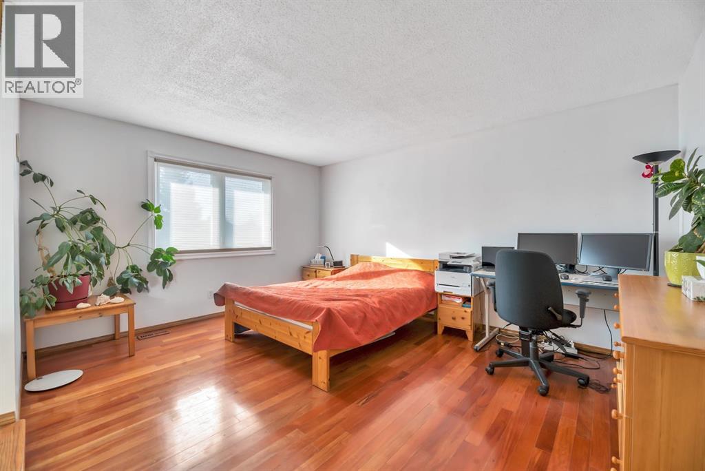 Single Family House for Sale in  Hawkwood Boulevard NW Hawkwood Calgary 