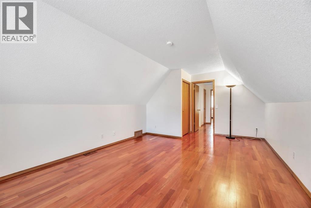 Single Family House for Sale in  Hawkwood Boulevard NW Hawkwood Calgary 