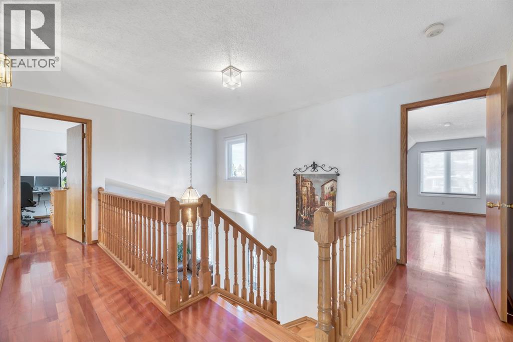 Single Family House for Sale in  Hawkwood Boulevard NW Hawkwood Calgary 