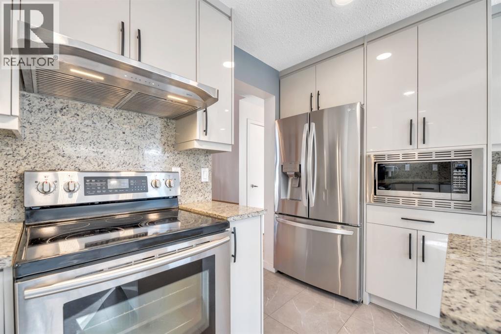 Single Family House for Sale in  Hawkwood Boulevard NW Hawkwood Calgary 