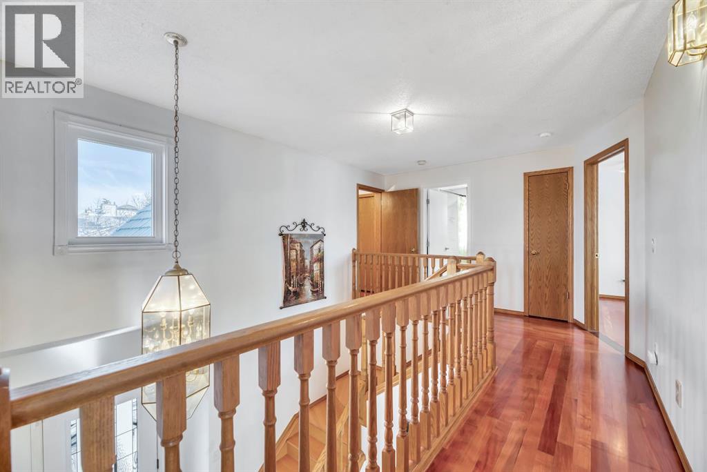 Single Family House for Sale in  Hawkwood Boulevard NW Hawkwood Calgary 