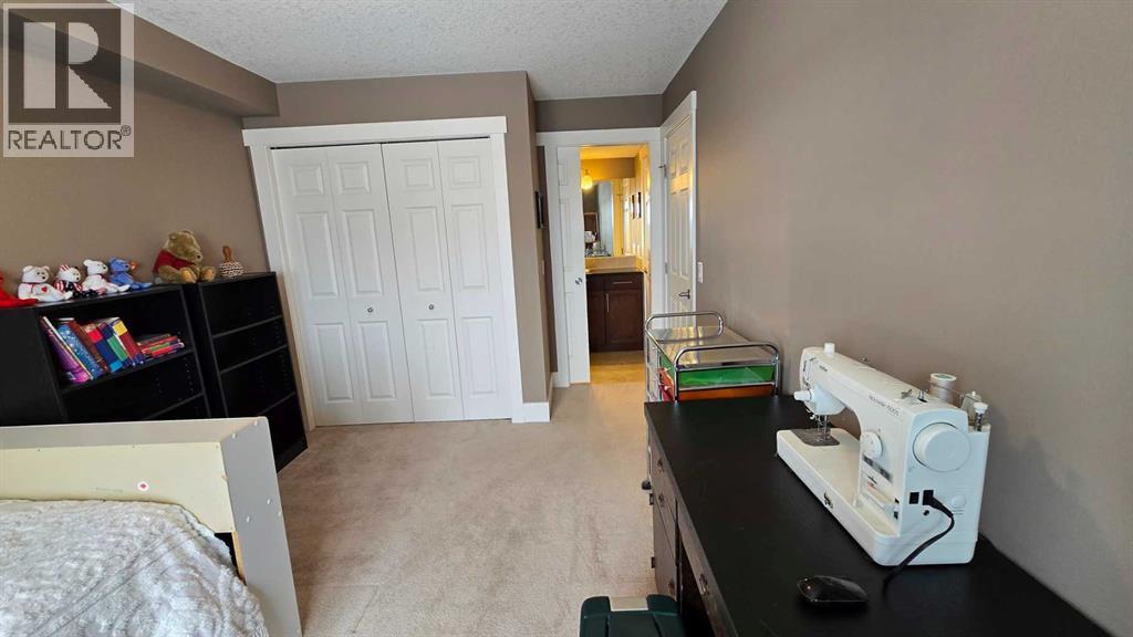 Single Family House for Sale in   Rocky Vista Gardens NW Rocky Ridge Calgary 