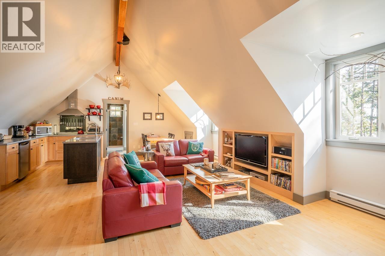 7460 RUFFELL ROAD, Canim Lake