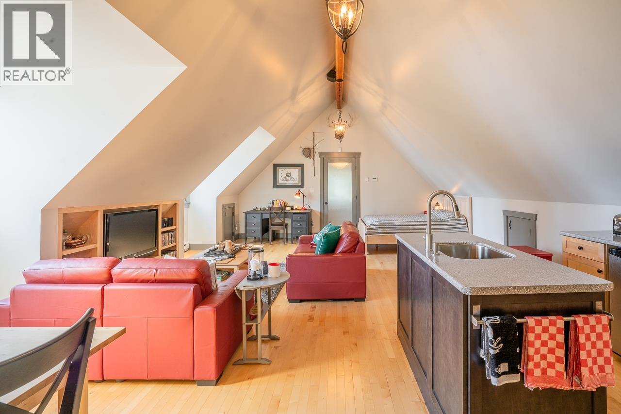 7460 RUFFELL ROAD, Canim Lake