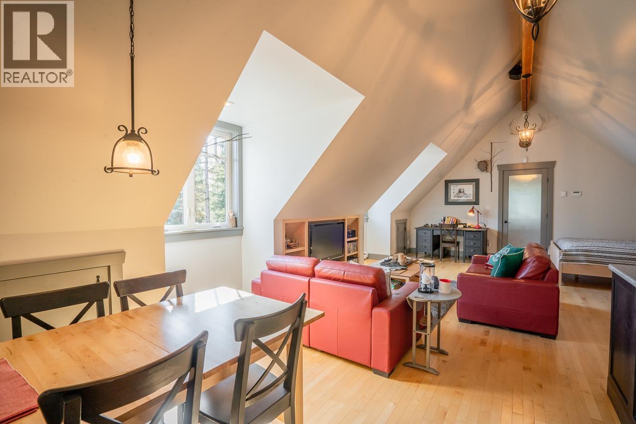 7460 RUFFELL ROAD, Canim Lake