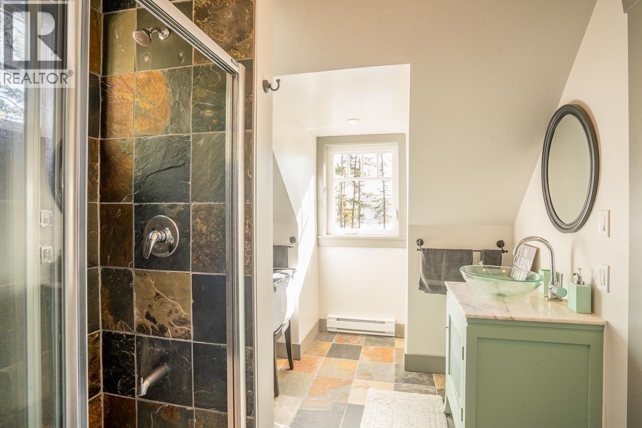 7460 RUFFELL ROAD, Canim Lake