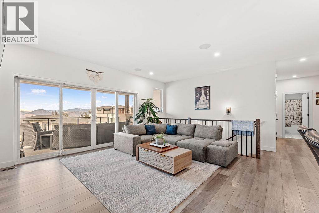 544 EDINBURGH Court, Kamloops