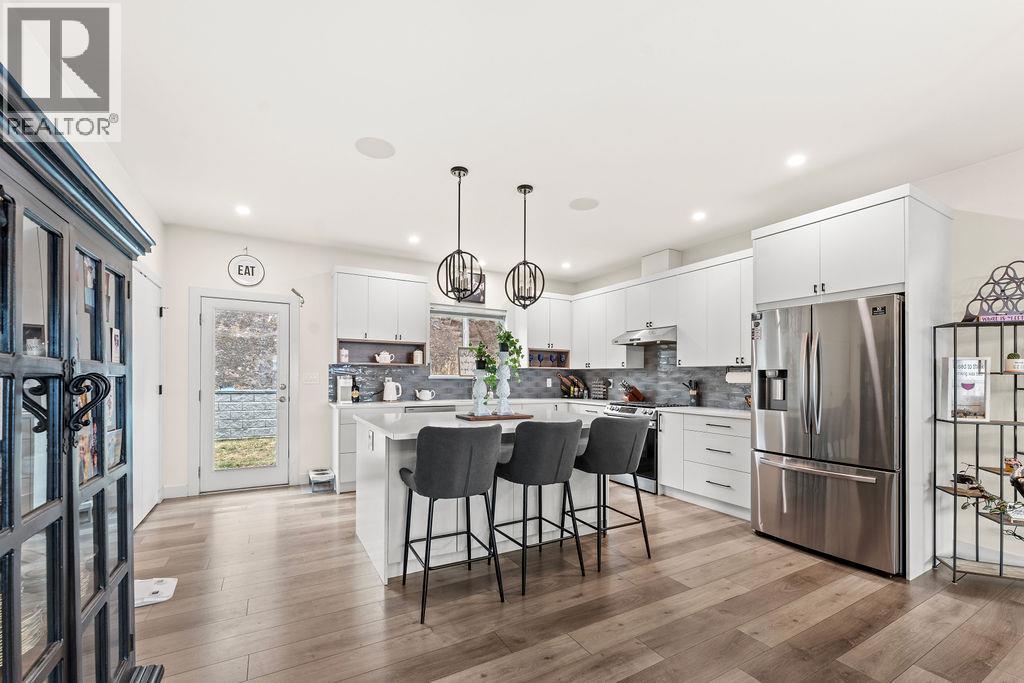 544 EDINBURGH Court, Kamloops