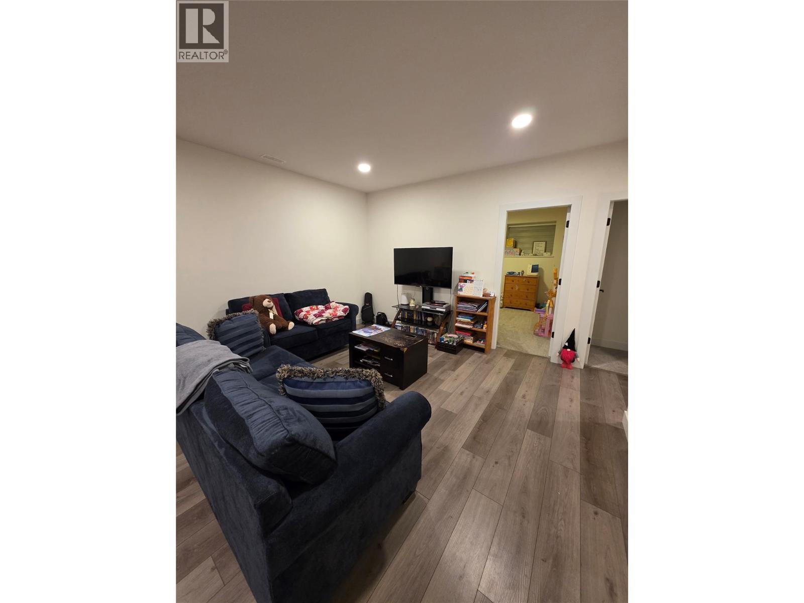 544 EDINBURGH Court, Kamloops