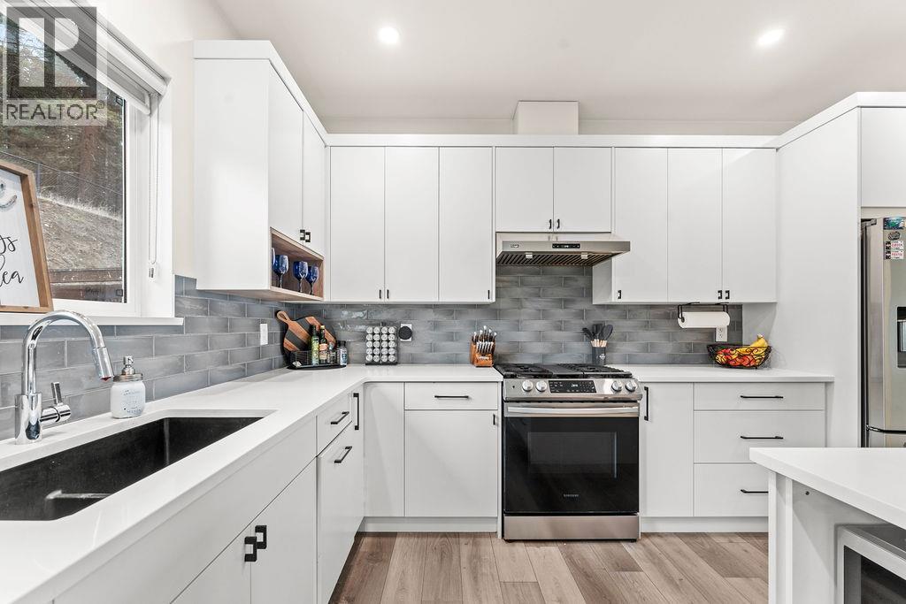 544 EDINBURGH Court, Kamloops