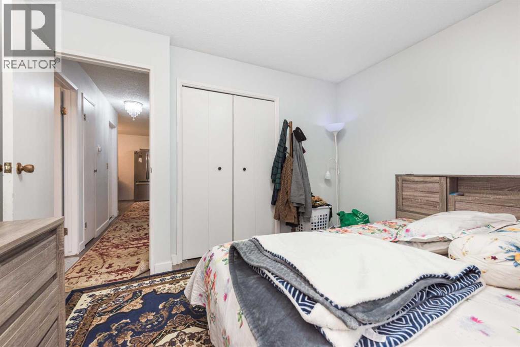 Single Family House Bi-level for Sale in  Rundleson Place NE Rundle Calgary 