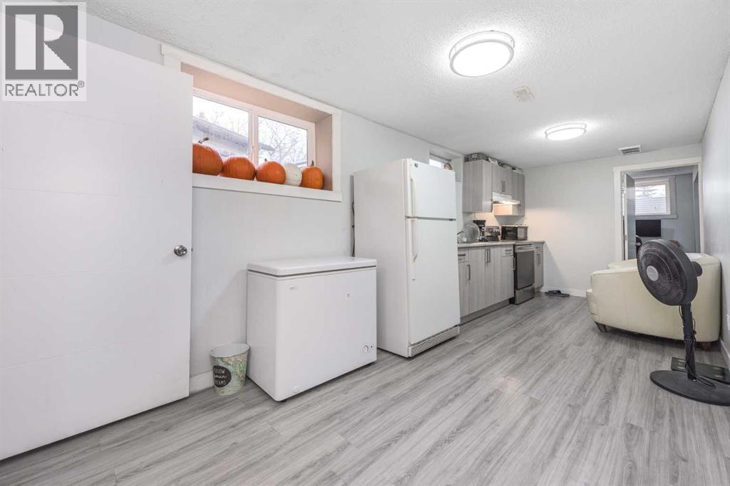 Single Family House Bi-level for Sale in  Rundleson Place NE Rundle Calgary 