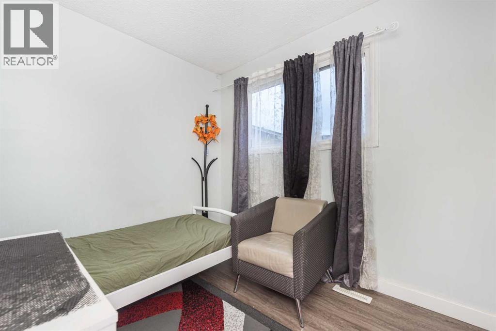 Single Family House Bi-level for Sale in  Rundleson Place NE Rundle Calgary 