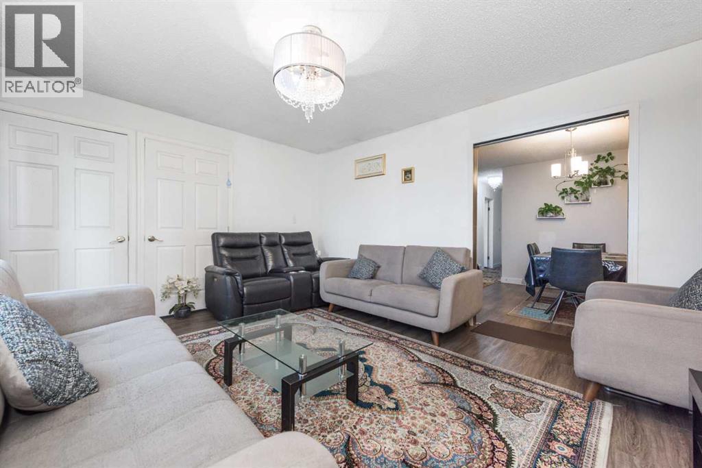 Single Family House Bi-level for Sale in  Rundleson Place NE Rundle Calgary 