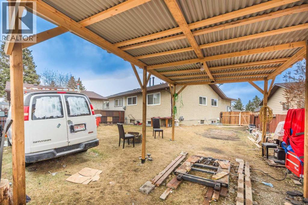 Single Family House Bi-level for Sale in  Rundleson Place NE Rundle Calgary 