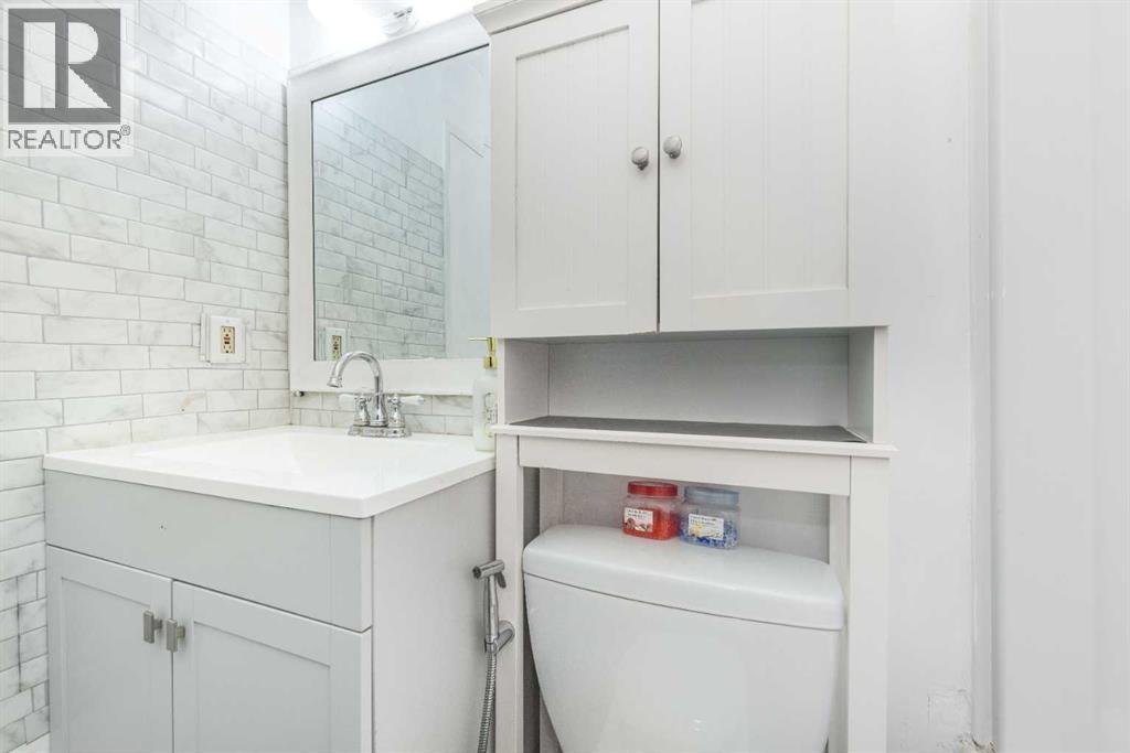 Single Family House Bi-level for Sale in  Rundleson Place NE Rundle Calgary 